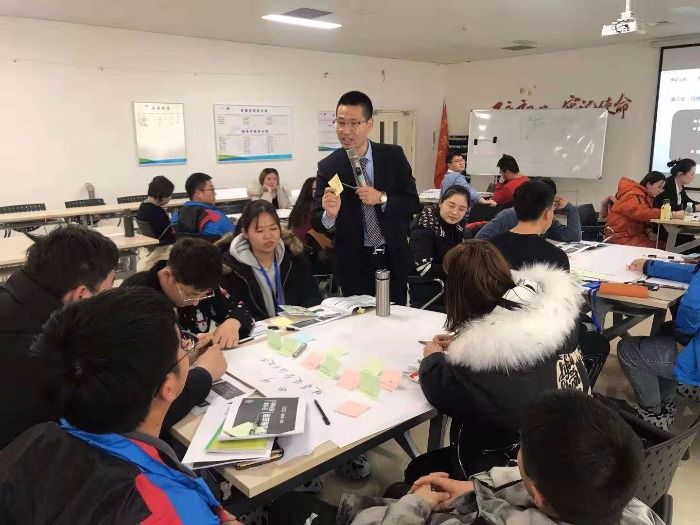 12月21日贺玉亮老师来保定市为河北某乳业省级农业产业化龙头企业中层干部人员讲授《创新思维应用》课程圆满交付，获得企业董事长一致好评！