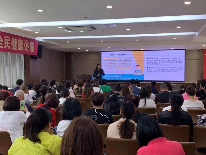 【夏菲老师】 9月8日，夏菲老师给乌鲁木齐某保险公司客户讲授《健康险预防》产说会，圆满交付！