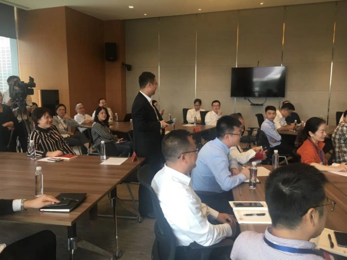 【李燕老师】10月25日圆满结束某国企《国家保险政策解读与规划》课程，李燕老师结合案例对保险行业发展与国家政进行解读，娓娓道来，风趣幽默。学员说听李燕老师讲课感觉很轻松，并且干货满满。课堂上学员一个个也是喜笑颜开。