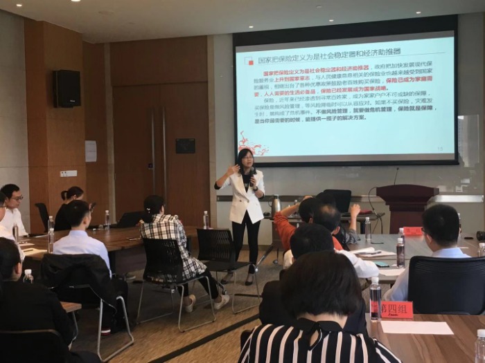 【李燕老师】10月25日圆满结束某国企《国家保险政策解读与规划》课程，李燕老师结合案例对保险行业发展与国家政进行解读，娓娓道来，风趣幽默。学员说听李燕老师讲课感觉很轻松，并且干货满满。课堂上学员一个个也是喜笑颜开。