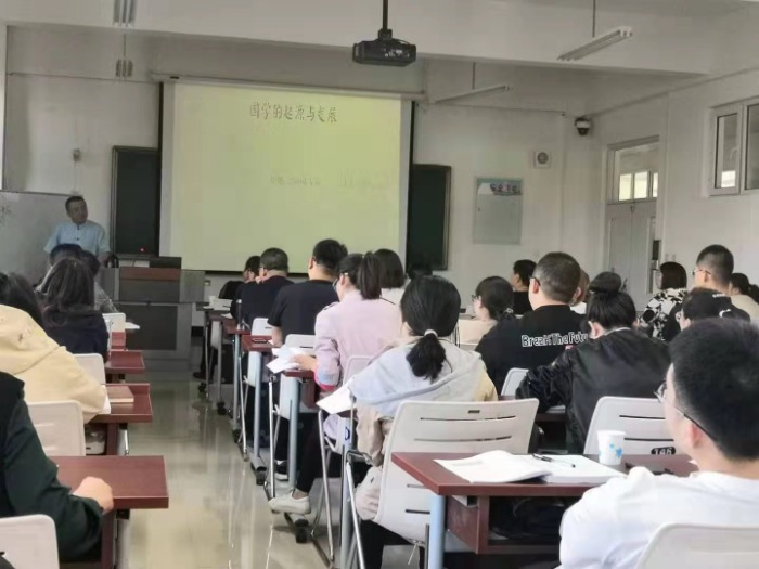 颜何老师2019年9月17日在赤峰给某煤气集团公司讲授《国学与情压管理》课程圆满结束