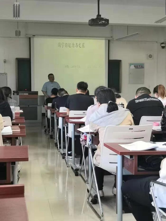 颜何老师2019年9月17日在赤峰给某煤气集团公司讲授《国学与情压管理》课程圆满结束