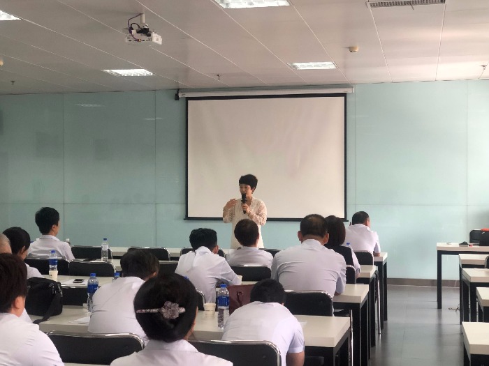 闫金星老师8月1日在工商银行长春分行第二期客服EAP情绪管理与心灵舒缓培训完美结束！