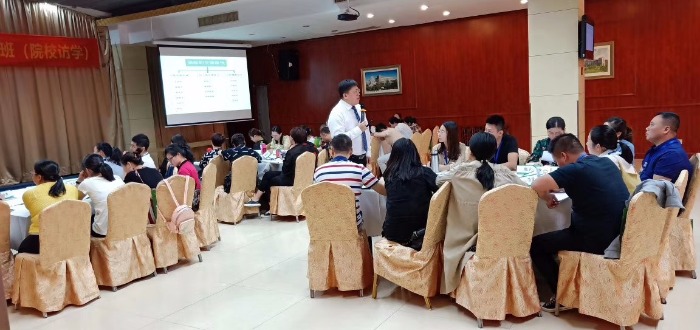 【鄢利老师】9月23日在风景优美的中国海洋大学为来自江西银邮参加院校访学的理财经理带来王牌课程《法商赋能大单销售的六脉神剑》圆满结束！