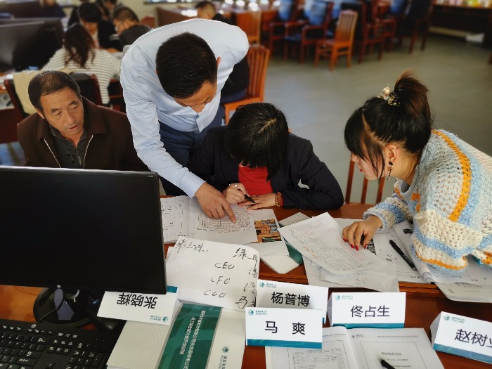 10月21号，管理沙盘实战专家【廉发强老师】给吉林国家电网讲授《沙漠掘金—完美决策沙盘》圆满结束！