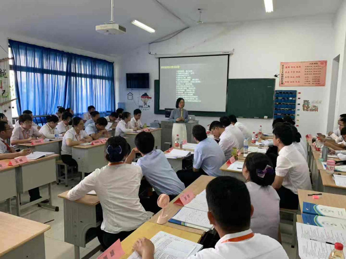【情商管理专家-俞文显老师】8月21-22号给江苏某银行讲授:《90后情绪压力管理》课程圆满结束！