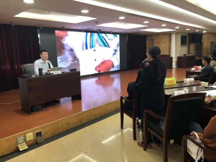 包亮老师10月19号在柳州市为某银行讲授《银行客户投诉处理技巧》课程