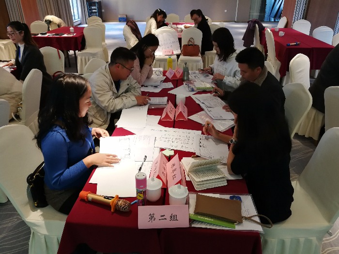 【曹志巍老师--工作统筹与服务升级】 12月20日，曹志巍老师给昆明医疗单位讲授《工作统筹与服务升级》课程，老师课程根据实际落地定制，学完后彻底改变之前一直都在做初级的，表面的事情，改变自己以打杂的心态工作，学会了做无可替代的自己等等，此次课程，深得单位领导赞赏~