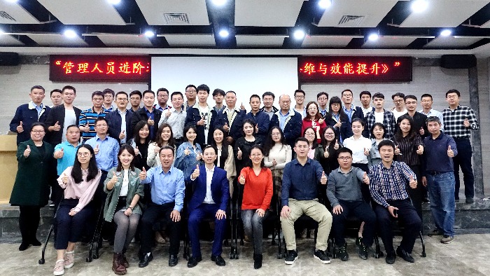【曹志巍老师】逻辑思维“三字诀”，掌握逻辑思维的基本原则和方法，就可以在职场如鱼得水，12月25-26日，曹志巍老师给深圳某水务公司讲授《金字塔远离--思维逻辑表达》，以行动学习工作坊模式，学员们扮演各种角色，融入到实际运用当中，课程有原则，内容有落地，结果有收获，圆满交付~
