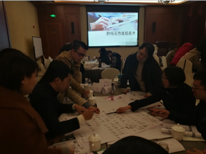 公文写作有很多技巧，尤其是针对常用的流程方面，需要高巧的技巧以及超出预期的思维。12月24日，曹志巍老师给深圳某设备公司讲授《公文写作技巧》，以4个技巧、6个维度拓展来讲，给学员打开了一扇新的知识窗户，收益满满~