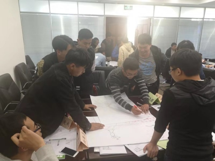 11月20日郭齐蕊老师为广州某企业讲授《用心服务》课程