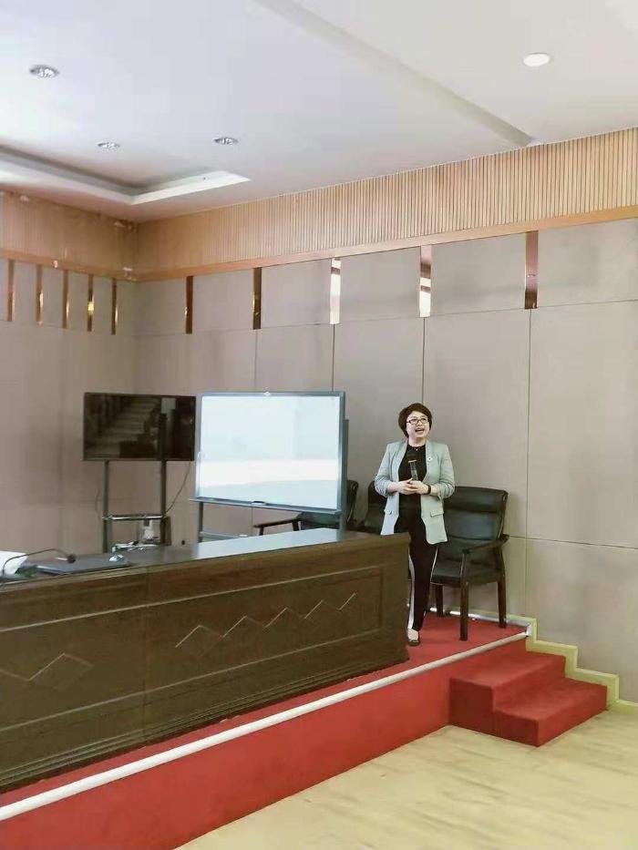 汪颜老师10月20号在中山市为某企业讲授《阳光心态与快乐学习》课程