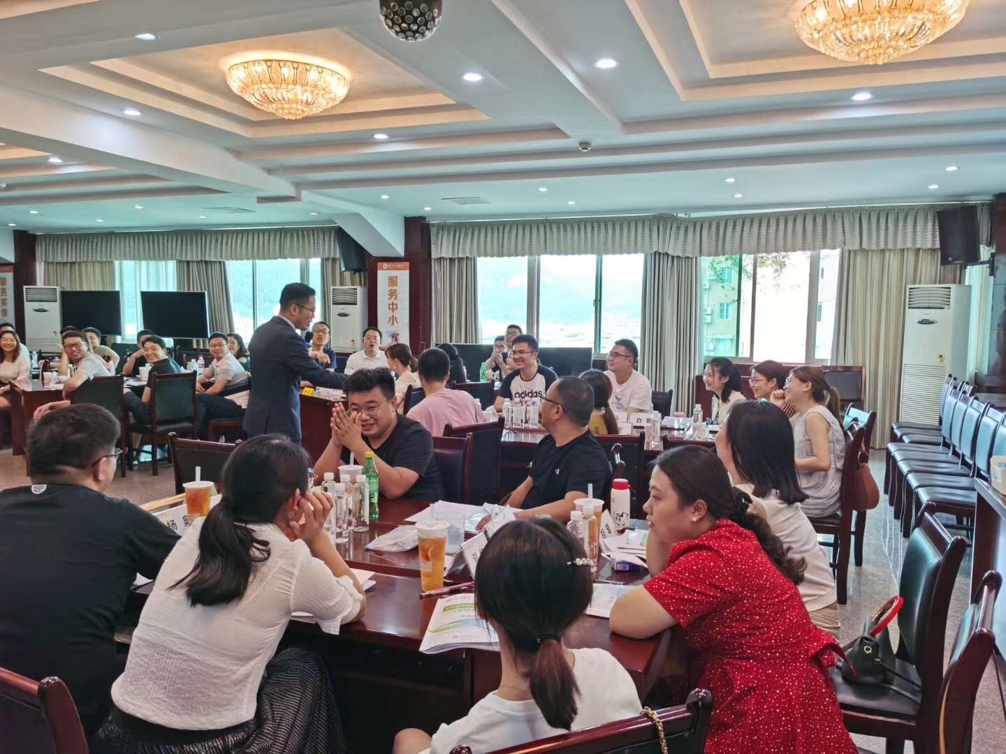 6月14日，吴正凡老师遂宁为某银行讲授《创新思维与问题分析与解决》。