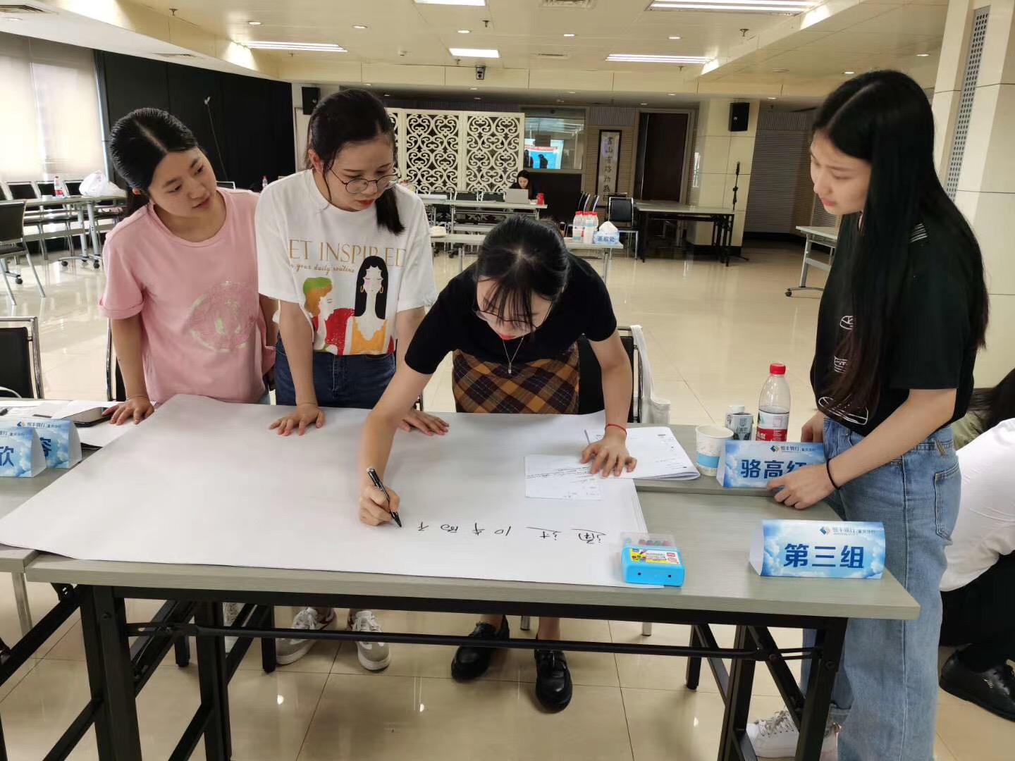 7月10日吴正凡老师受邀为重庆某银行给新员工讲授《逻辑思维与高效表达》