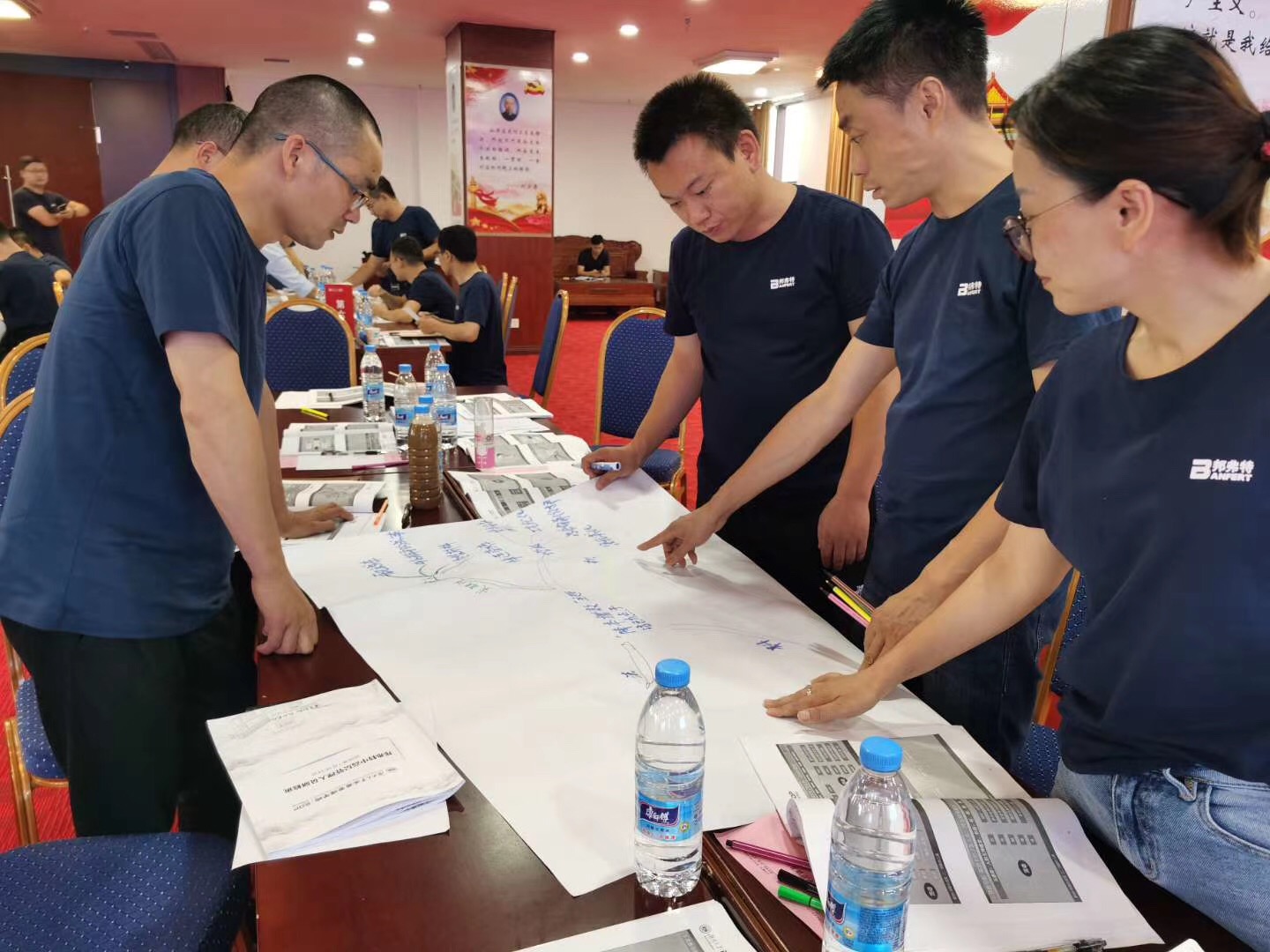 7月18-19日，吴正凡老师为长沙某化工新科技的中层干部讲授《思维能力创新》