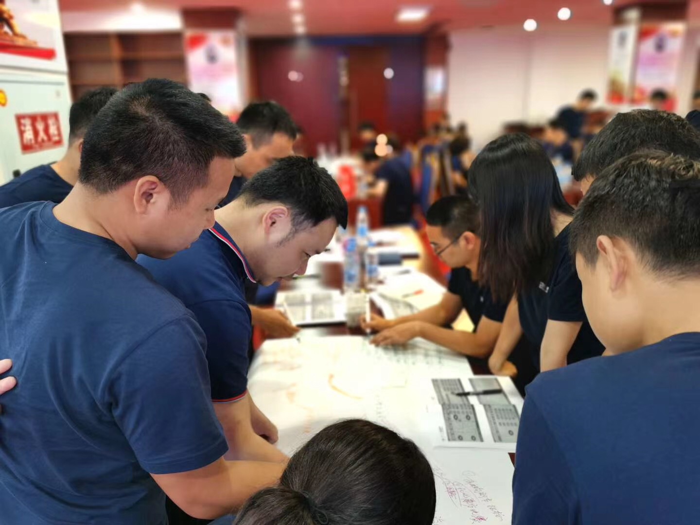 7月18-19日，吴正凡老师为长沙某化工新科技的中层干部讲授《思维能力创新》