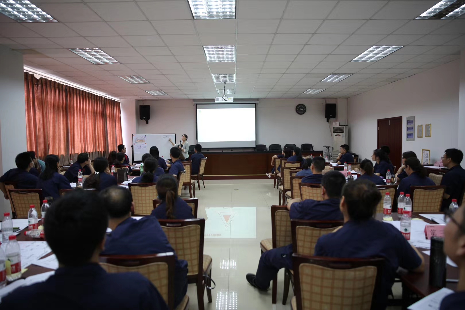 7月2-3日，黄俊敏老师来到重庆为重庆嘉陵特装公司学员讲授《课程开发与设计》课程