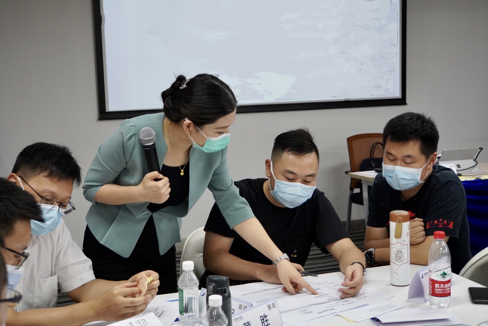 6月30日黄俊敏老师给中国南方航空股份有限公司湖北分公司后备干部学员讲授两天《情景课程开发工作坊》