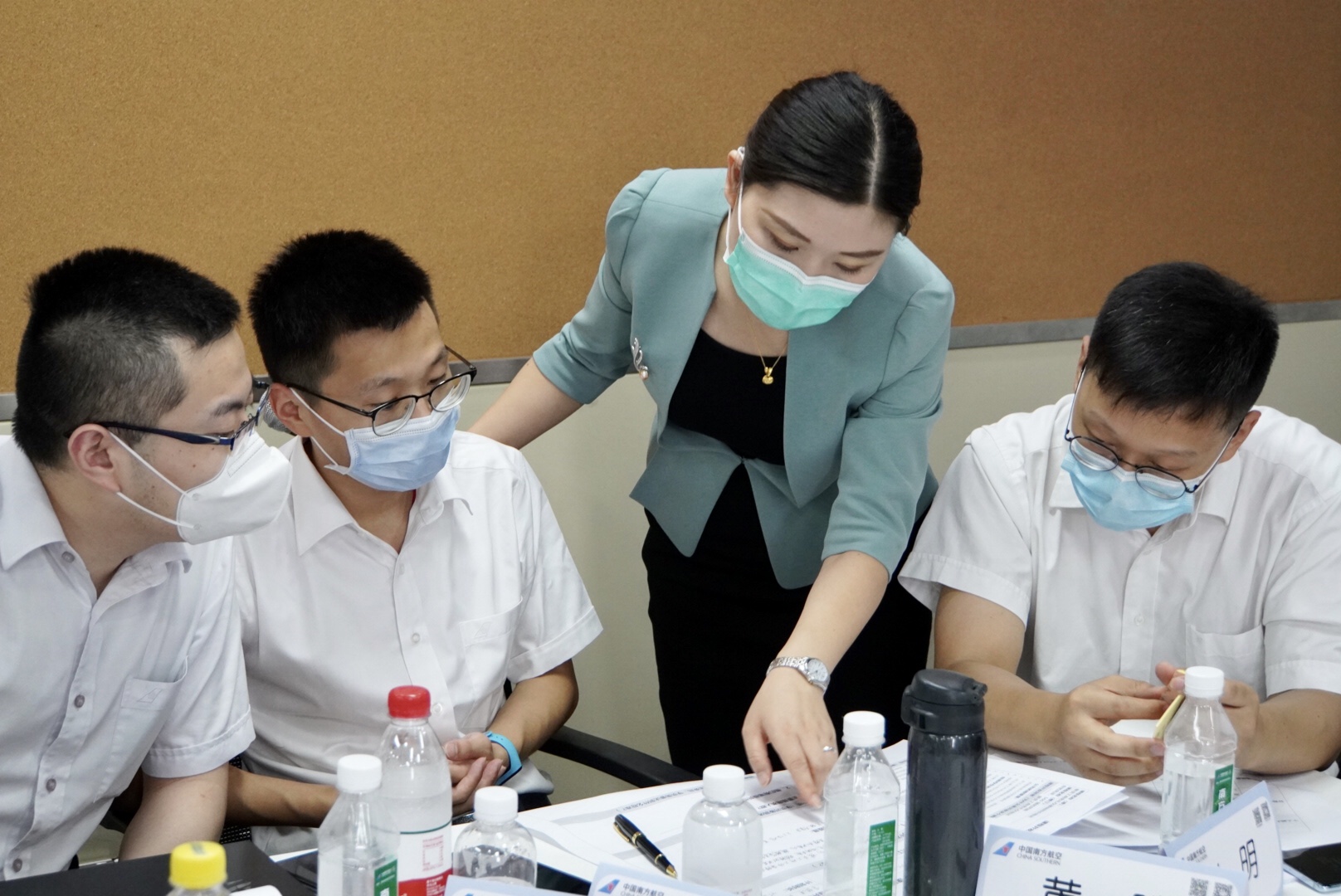 6月30日黄俊敏老师给中国南方航空股份有限公司湖北分公司后备干部学员讲授两天《情景课程开发工作坊》