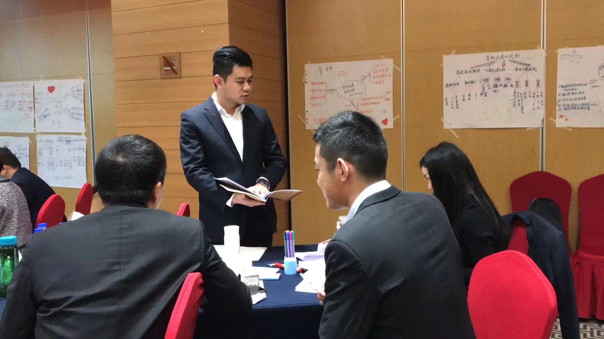 12月4-6日，黄俊敏老师与工银安盛公司内训师齐聚一堂开启3天的《培训师综合能力提升训练营》