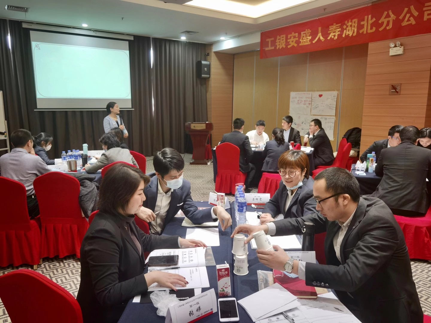 12月4-6日，黄俊敏老师与工银安盛公司内训师齐聚一堂开启3天的《培训师综合能力提升训练营》