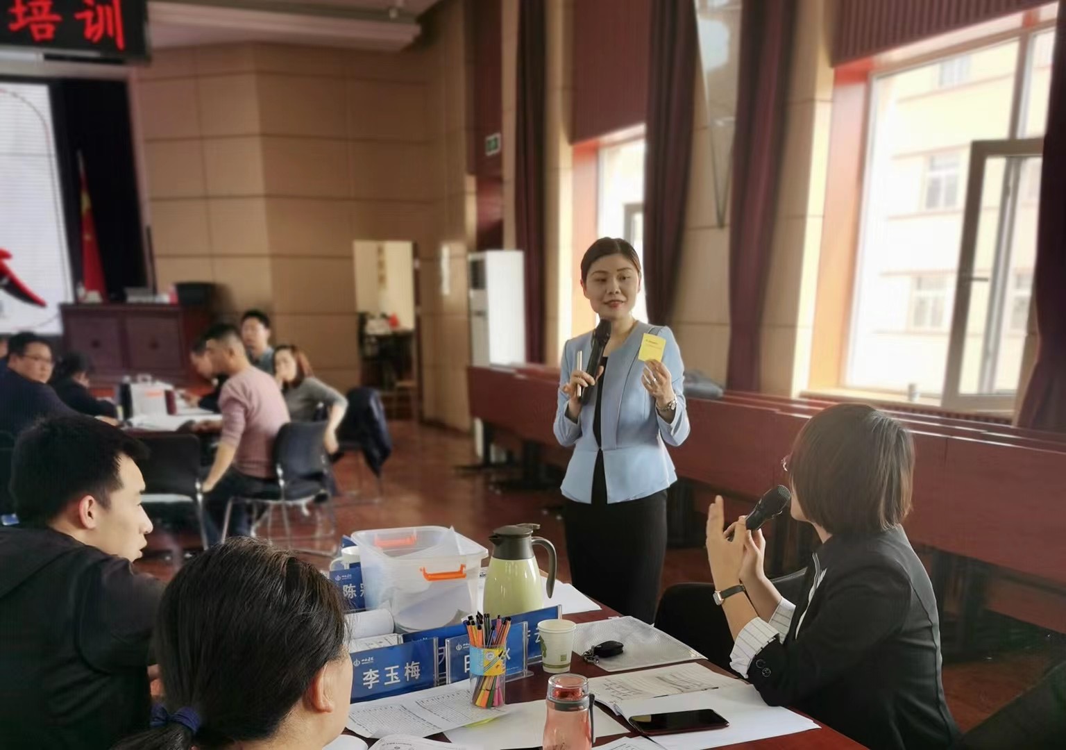 4月20日，黄俊敏老师为山西二建集团学员讲授《内训师授课技能提升训练》课程