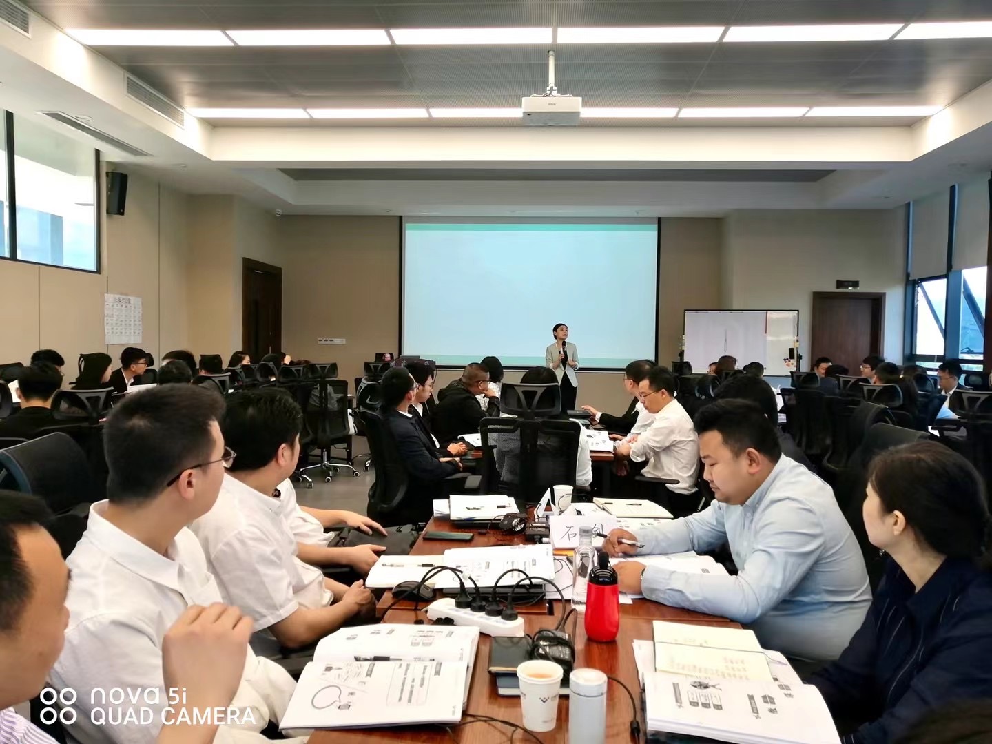 4月30日，黄俊敏老师为川威集团内训师大赛参赛选手讲授《微课开发与设计》课程