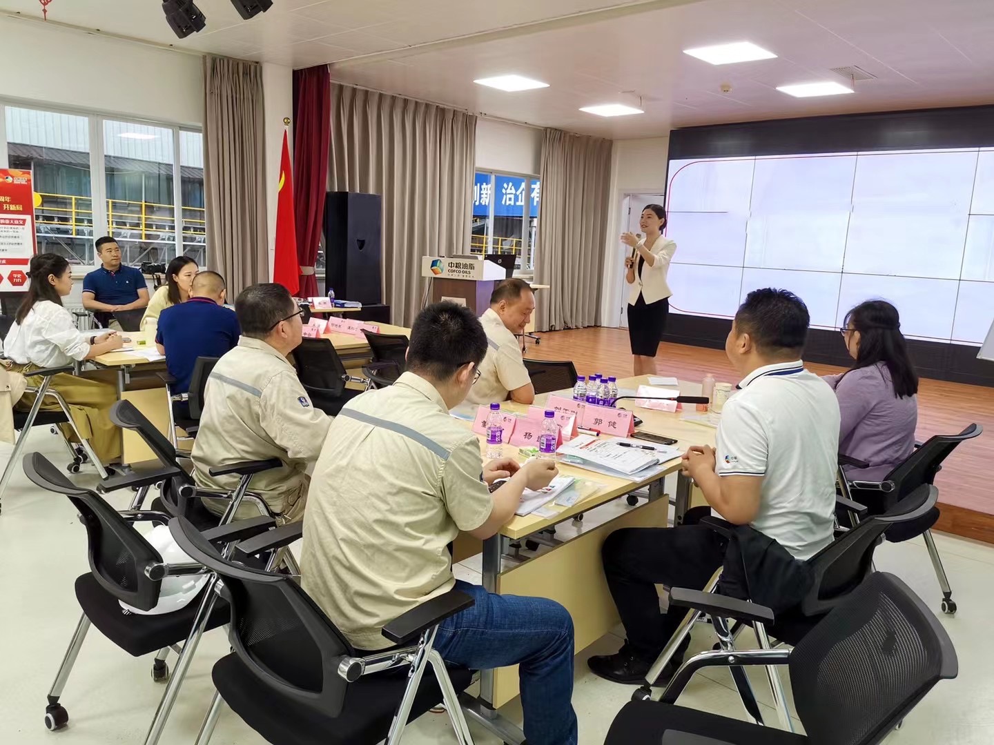 5月24-25日，黄俊敏老师为中粮油脂西部区内训师开启《内训师阶梯式培养项目》