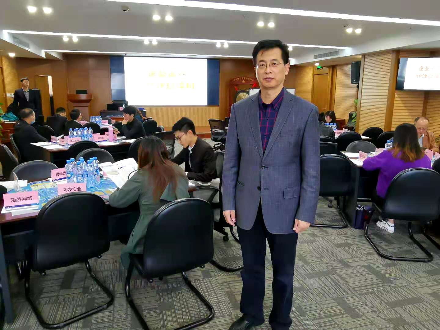 李东老师—2020年11月20号在南昌市讲授《企业经营战略与运营沙盘模拟训练》课程圆满结束