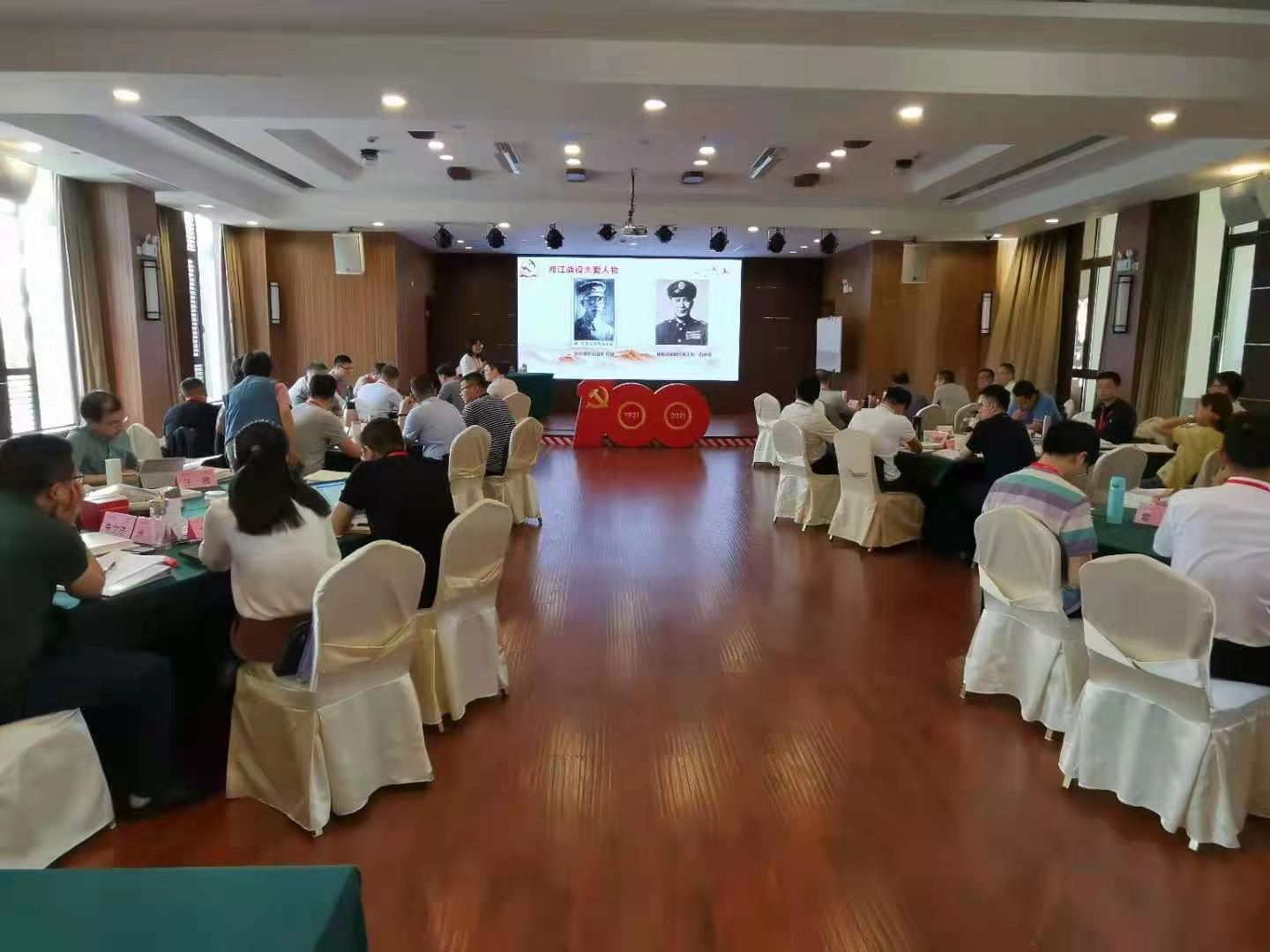      李东老师—2021年6月1号在上海讲授《特质与情景领导》公开课圆满结束。