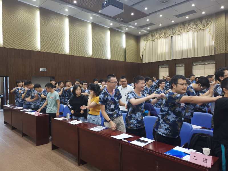 邹海龙老师2020年8月13日在绵阳给九洲电器讲授《心态转变与职业生涯规划》的课程圆满结束！