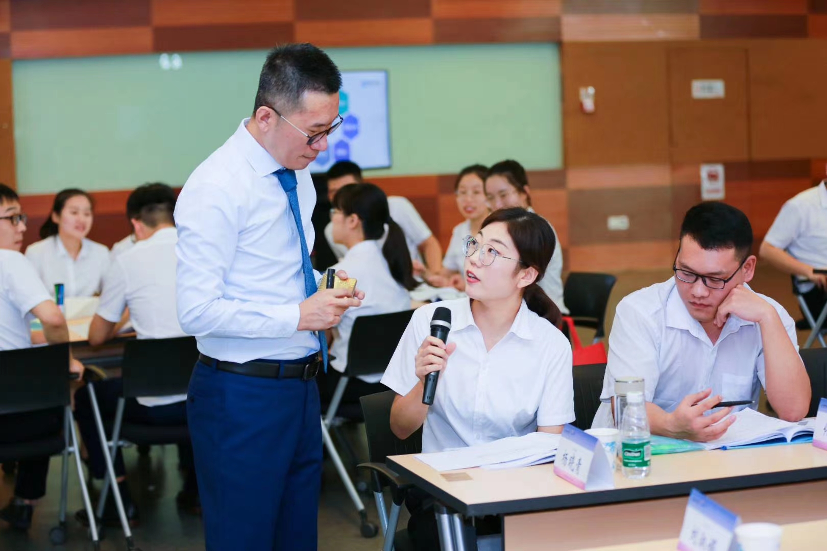 邹海龙老师2020年9月9日在廊坊给当地银行讲授《目标与效能管理》的课程圆满结束！