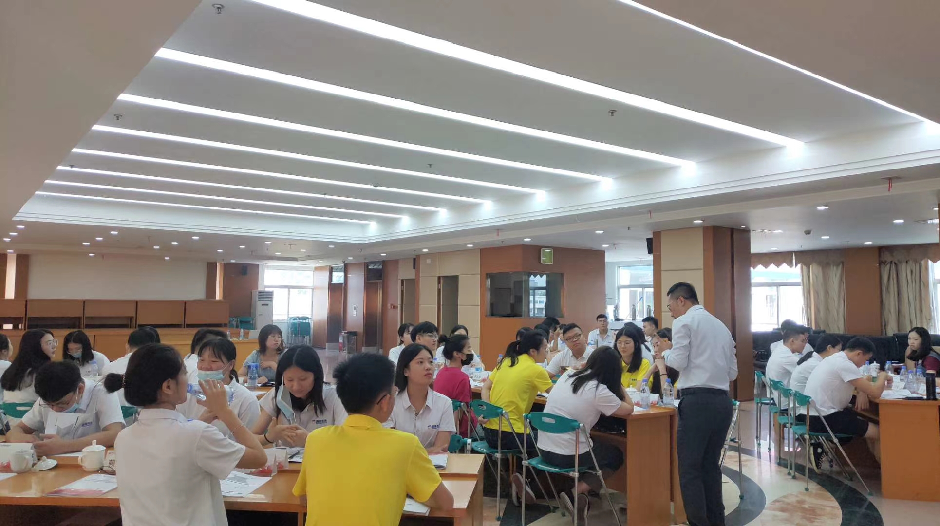 邹海龙老师2020年9月16日在福州给建行福建分行讲授《情压与职场结构化表达沟通》的课程圆满结束！