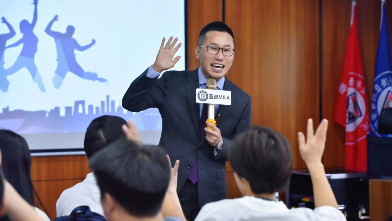 邹海龙老师2020年11月8日再次来到东莞讲授《职业生涯规划》的总裁班圆满结束