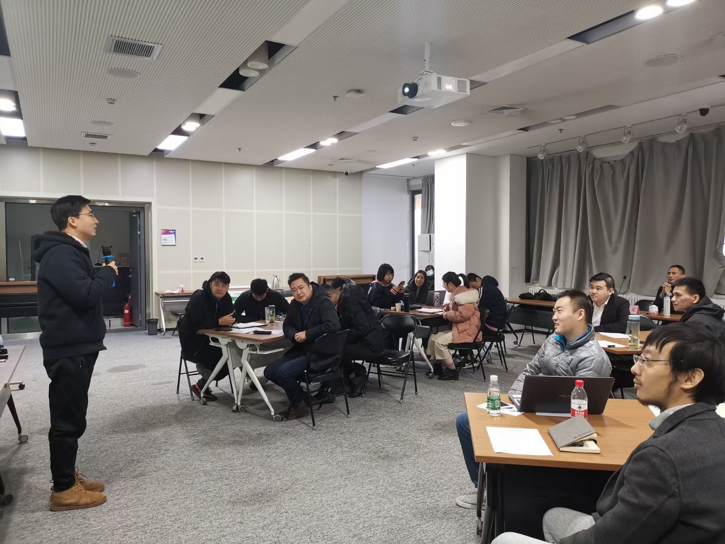 邹海龙老师2020年12月12日在天津给中体竞赛企业讲授《演讲魔方》的课程圆满结束