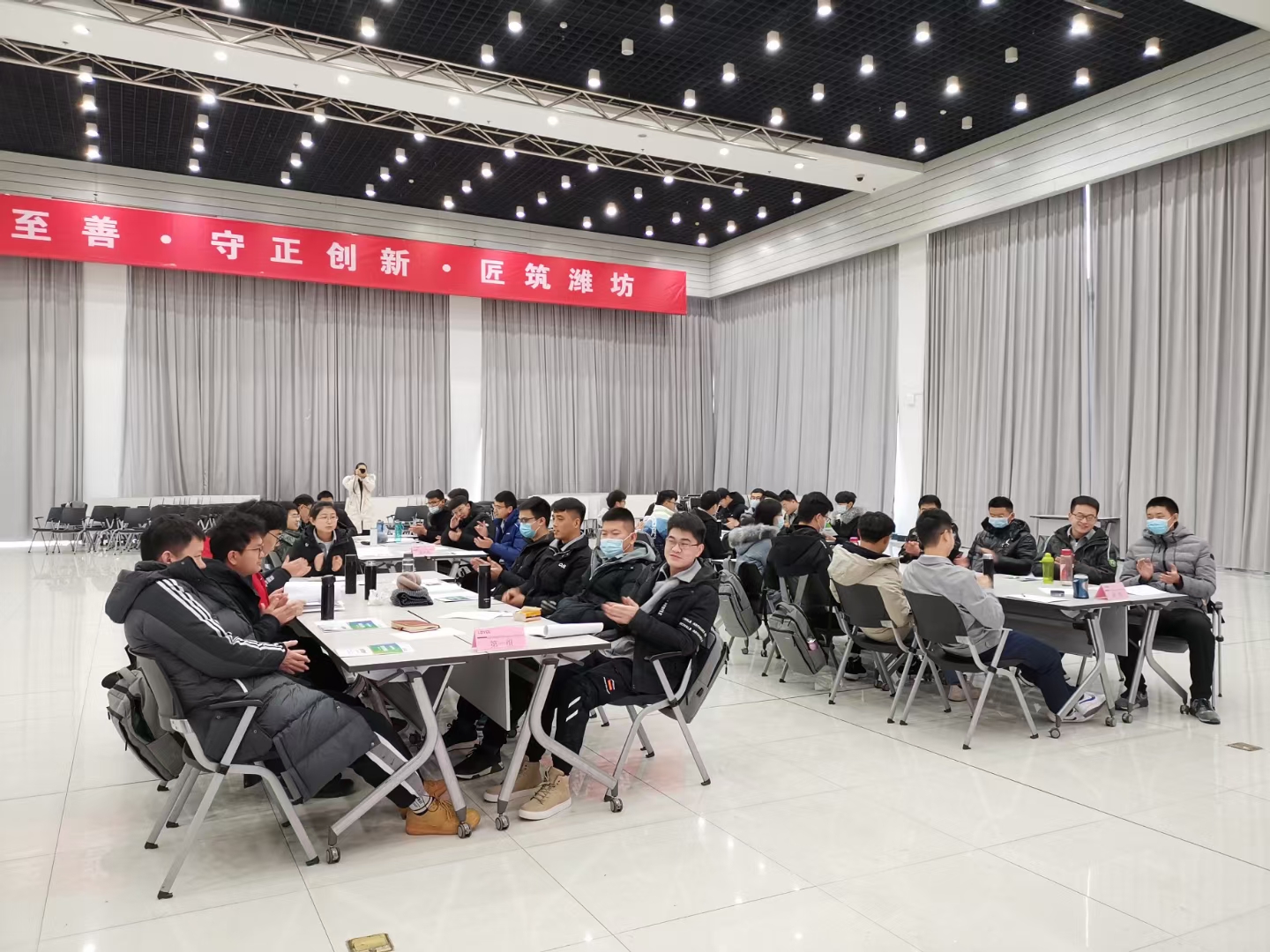 邹海龙老师2020年12月25日在潍坊给雷沃重工企业讲授《大学生职业规划》的课程圆满结束！