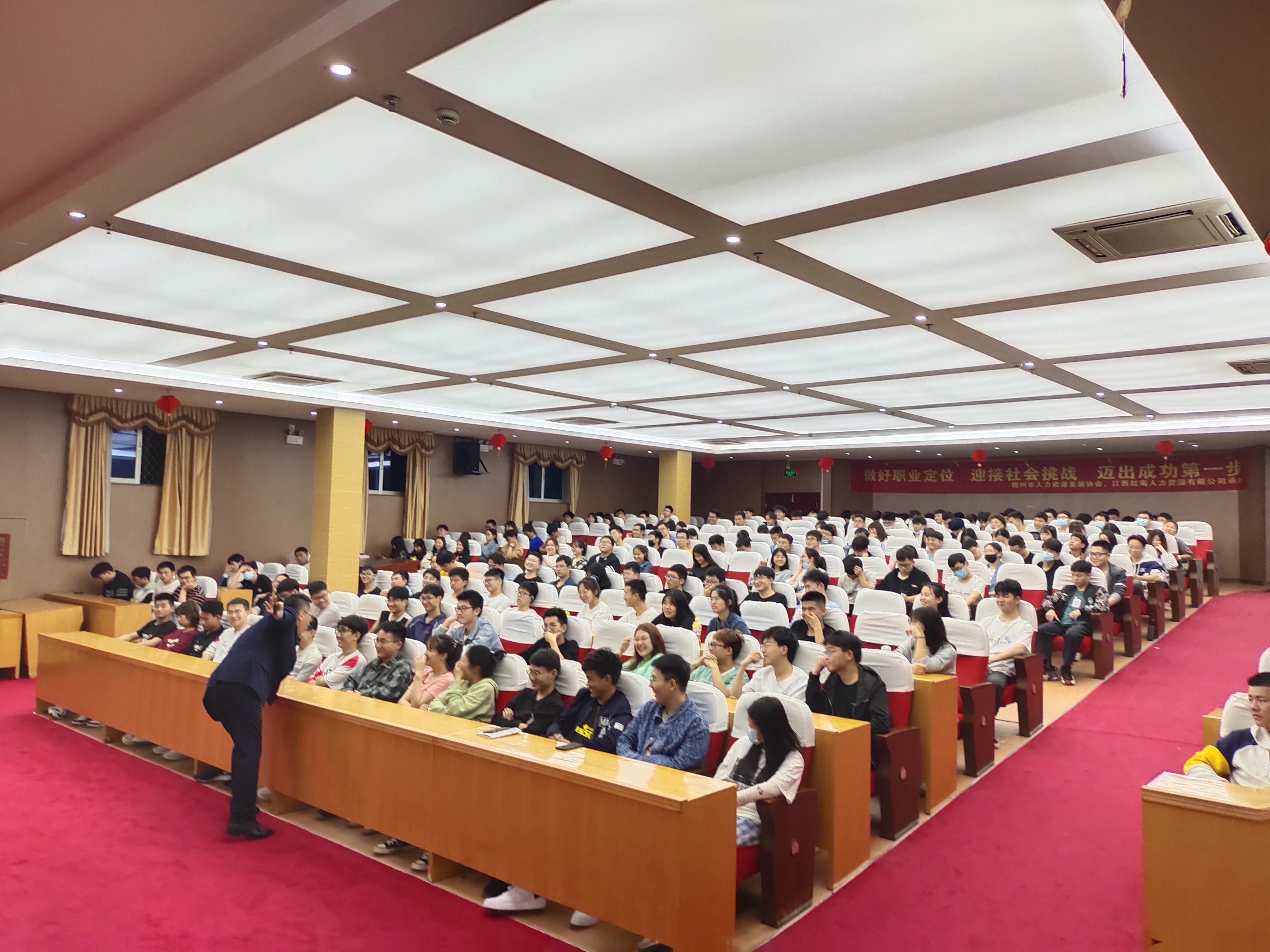 【职涯教练-邹海龙老师】3月13-14日为江西理工大学《职涯蓝图-做自己职业生涯的CEO》圆满结束！