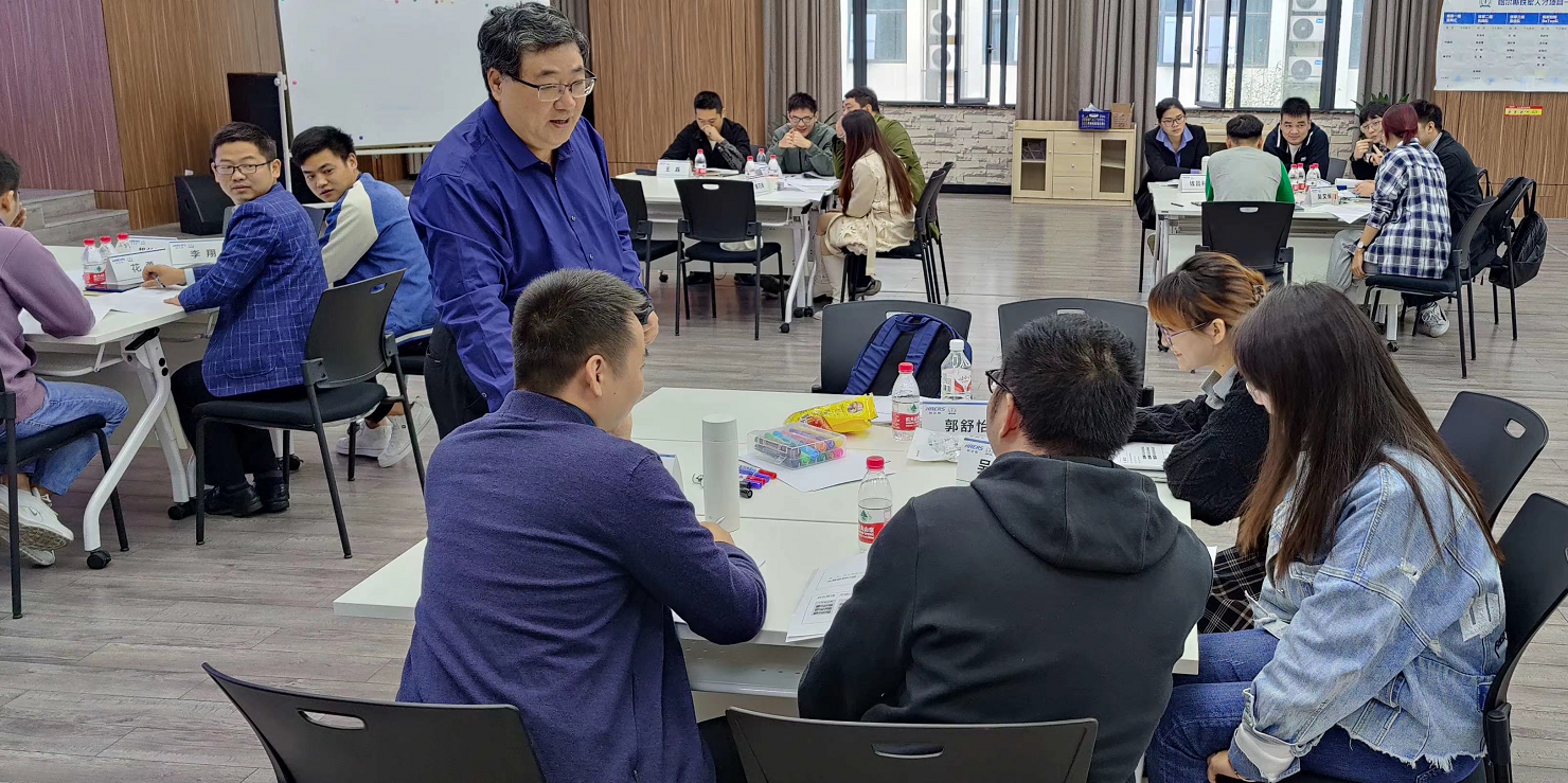 11月7日阎金岱老师给扬州农村商业银行讲授《情商沟通》课程圆满结束