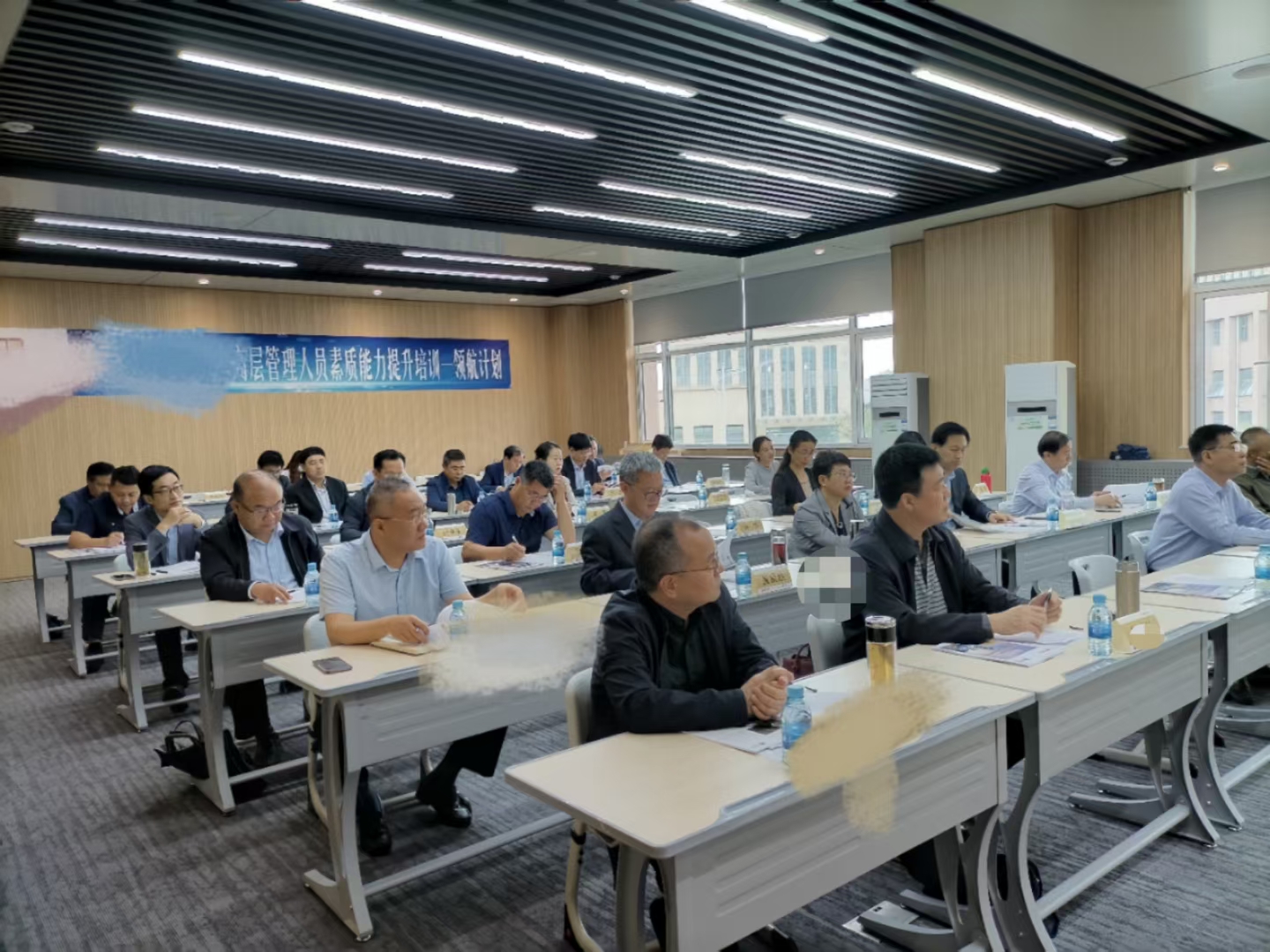 5月21日阎金岱老师给山东某投资集团讲授《执行力与执行管理》课程圆满结束