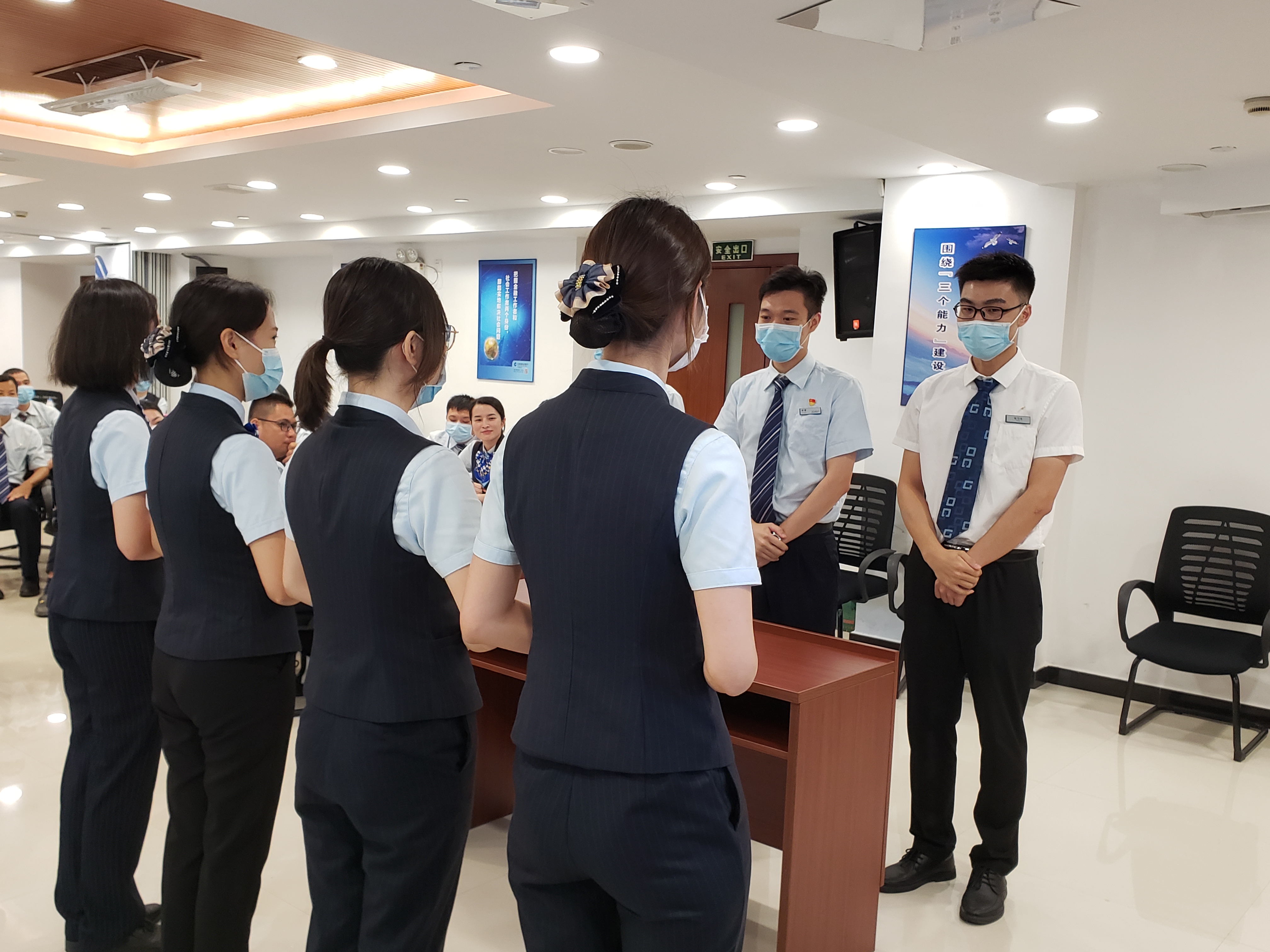 【倪莉老师】8月16日为中国建行广州某支行全体员工分享《服务礼仪规范与投诉处理技巧》课程圆满结束！