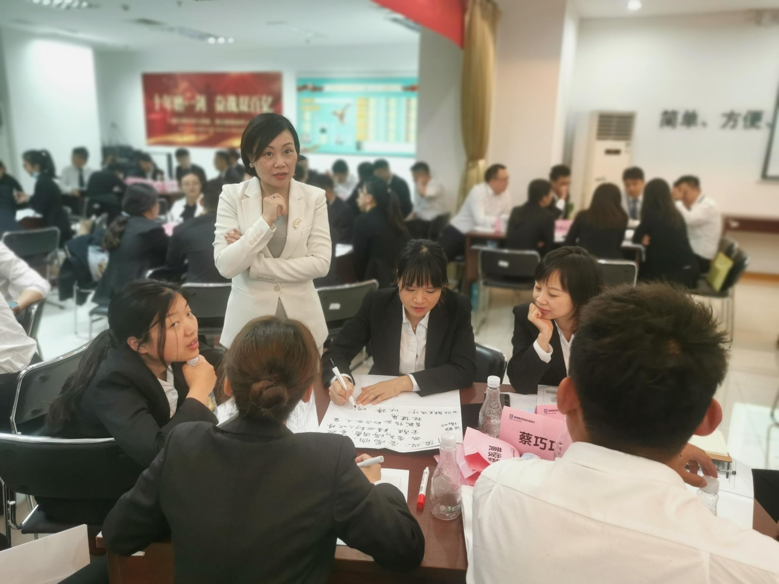 【倪莉老师】3月24-26日为200位客户经理分享《客户精准营销及客户关系维护》共3期圆满结束！