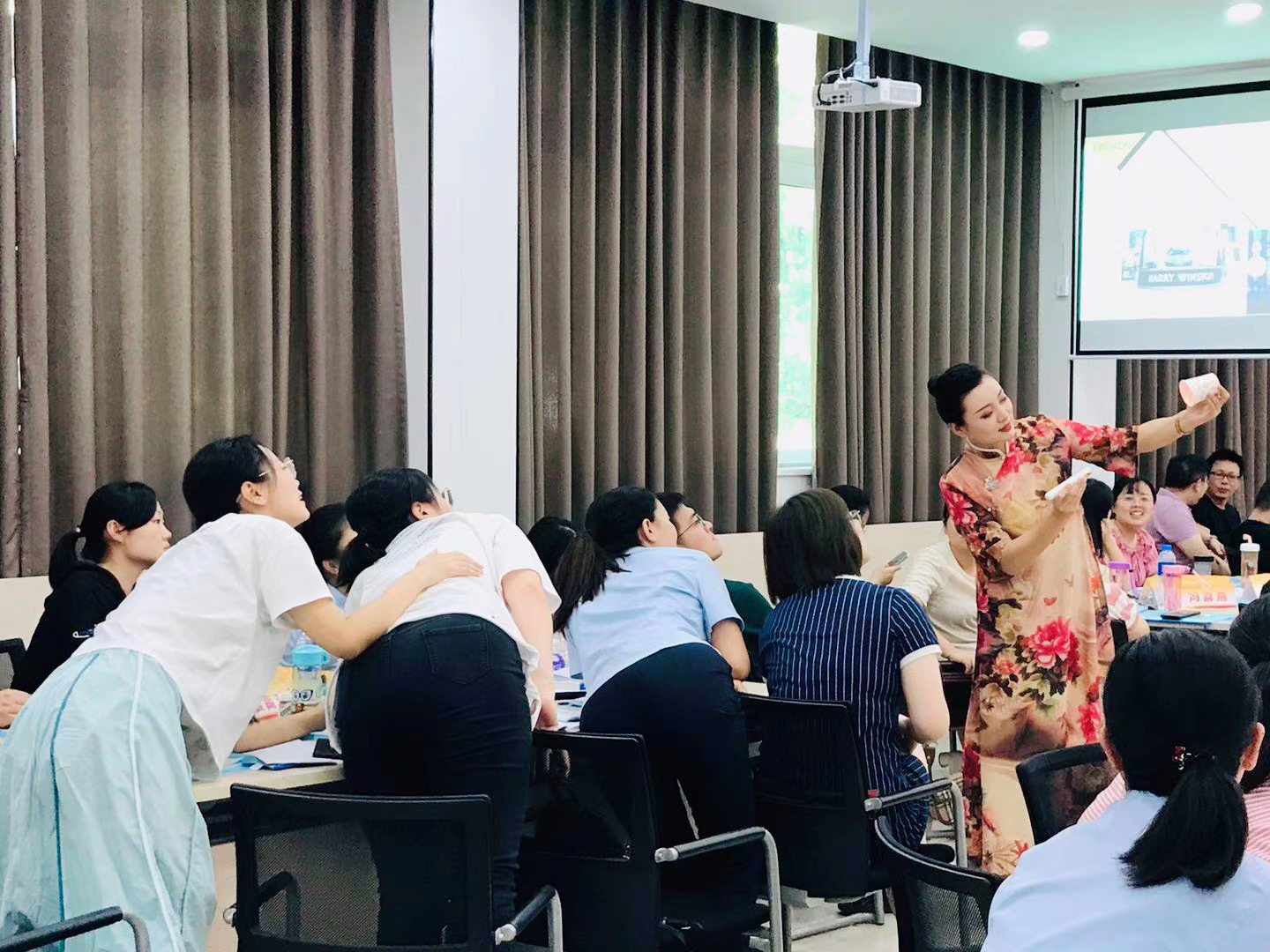 【肖珂老师】9月6日受邀为上海昆仑银行讲授《银行柜员服务礼仪》课程圆满结束！