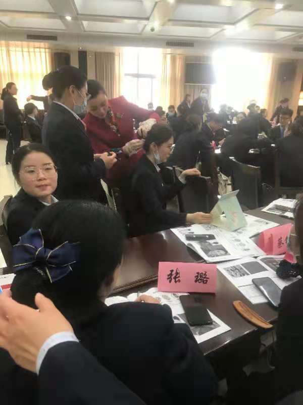 【肖珂老师】4月22日受邀为郑州某农商行讲授《银行网点服务礼仪》课程圆满结束！