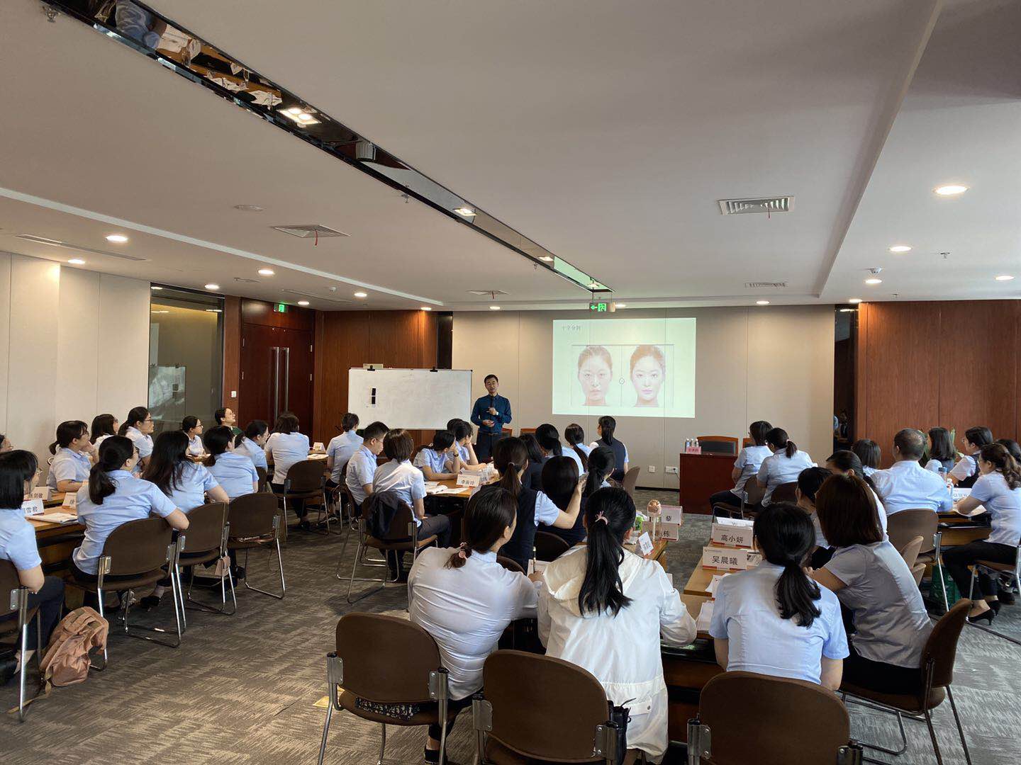 7月26，彭志升老师受邀为云南海通农商行讲解《柜面风险防范实务》