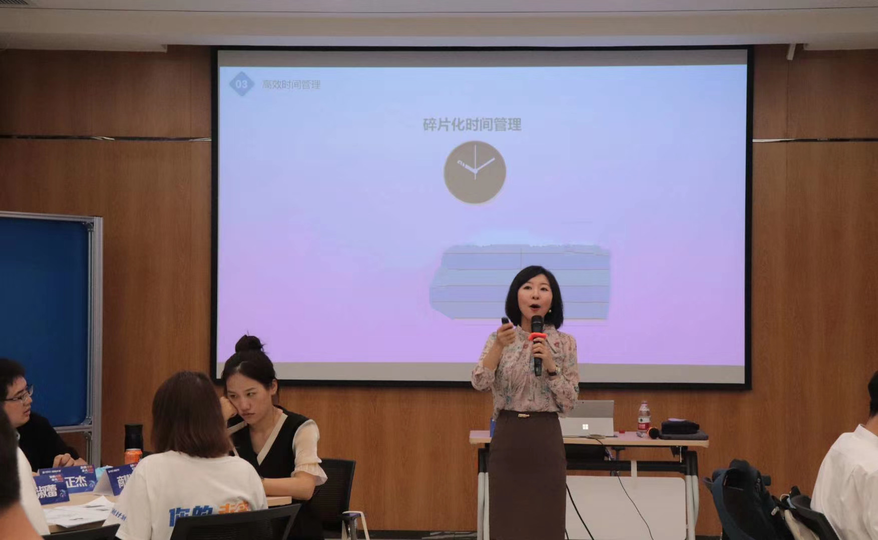 李美鲜老师2020-07-08天津中法渤海地质服务有限公司《职场商务礼仪与高情商沟通》