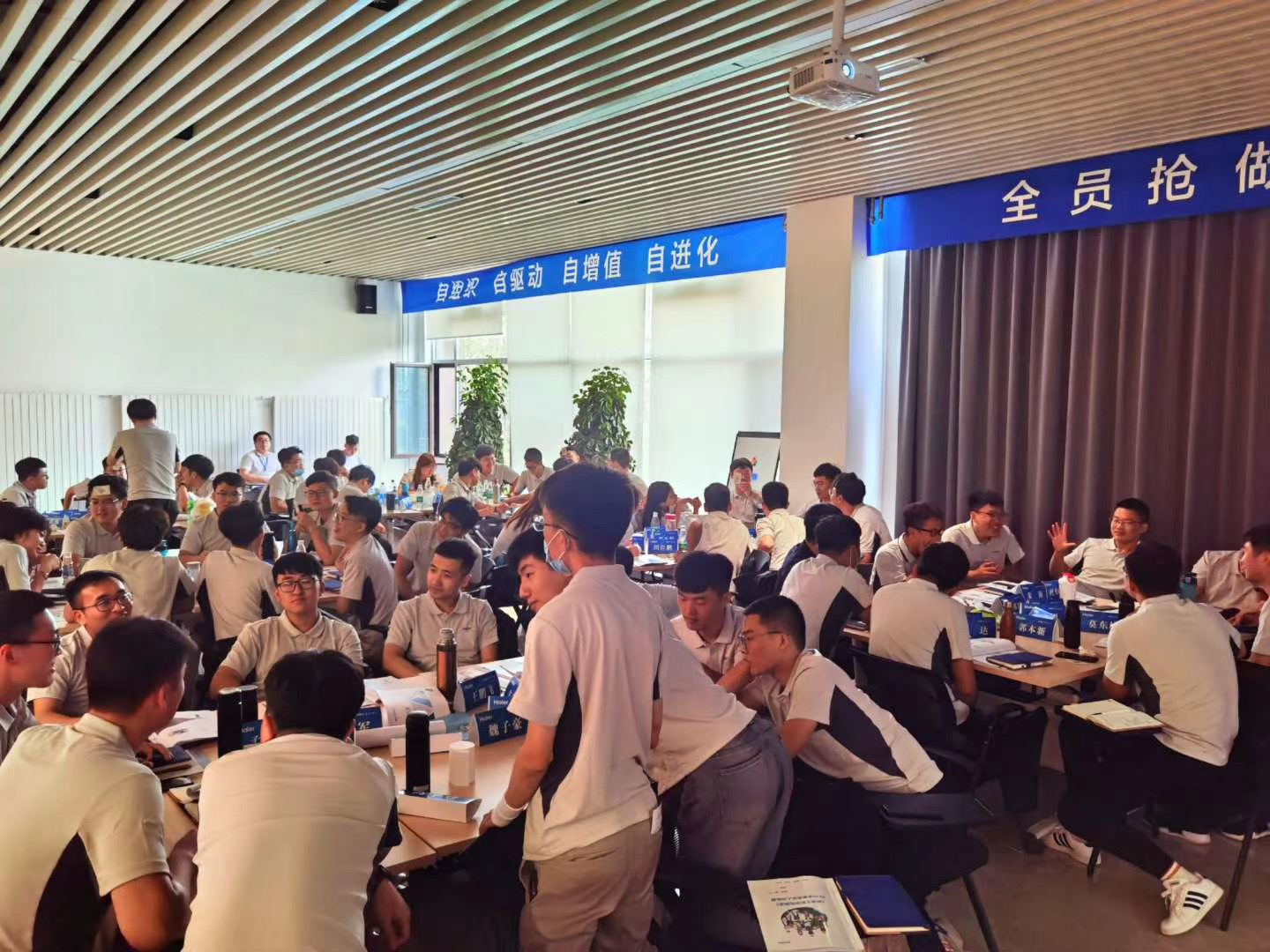 李美鲜老师2020-07-16-17号青岛海尔第一期《从校园人到企业人—新员工职业化》培训圆满结束
