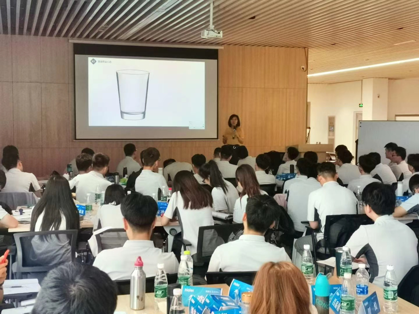 李美鲜老师2020-07-16-17号青岛海尔第一期《从校园人到企业人—新员工职业化》培训圆满结束