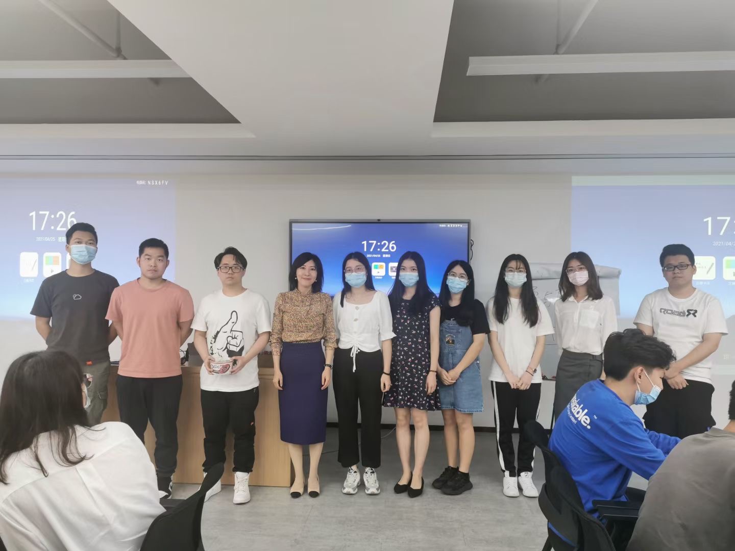 【李美鲜老师管理课堂】东莞银行《职场情商管理》课程圆满结束, 4月份完美收官!