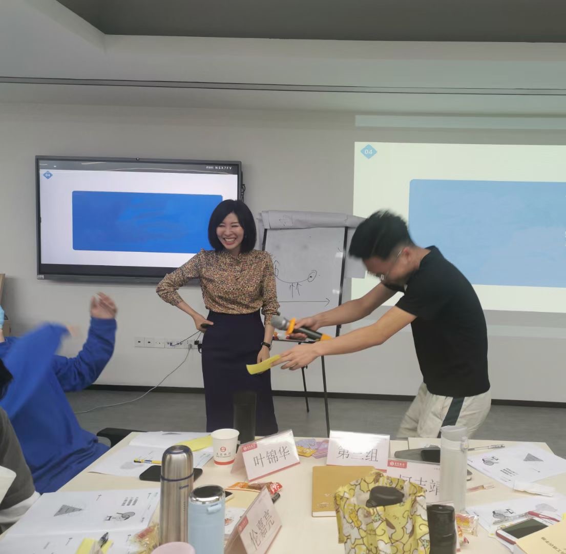 【李美鲜老师管理课堂】东莞银行《职场情商管理》课程圆满结束, 4月份完美收官!