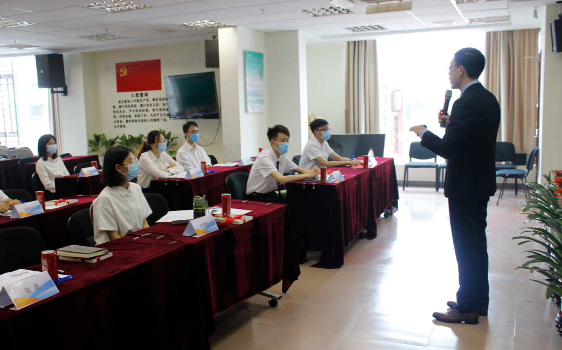 7月9日李杨老师给农业银行广州某分行讲授半天的《职场规划与职场心态》